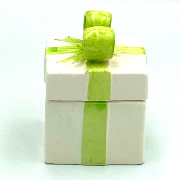 Vintage Ceramic Present Lidded Gift Trinket Ring Box Made in Japan White & Green - Picture 2 of 6